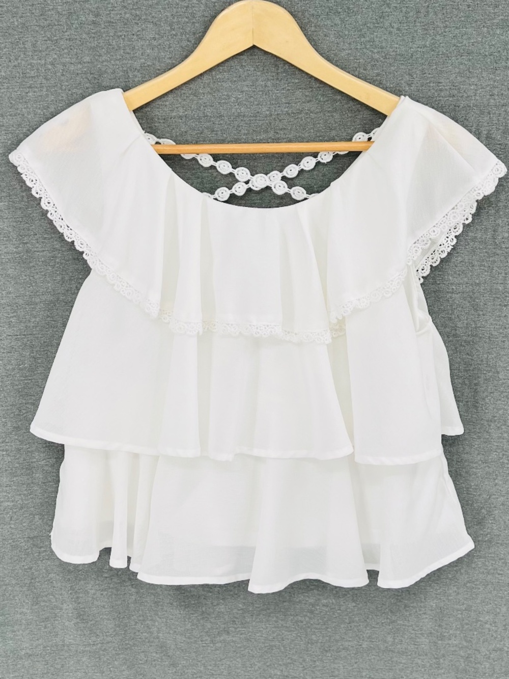 eri + ali Anthropologie Lace Tiered Ruffle Sleeveless Top Flowy Boho Vaca Resort